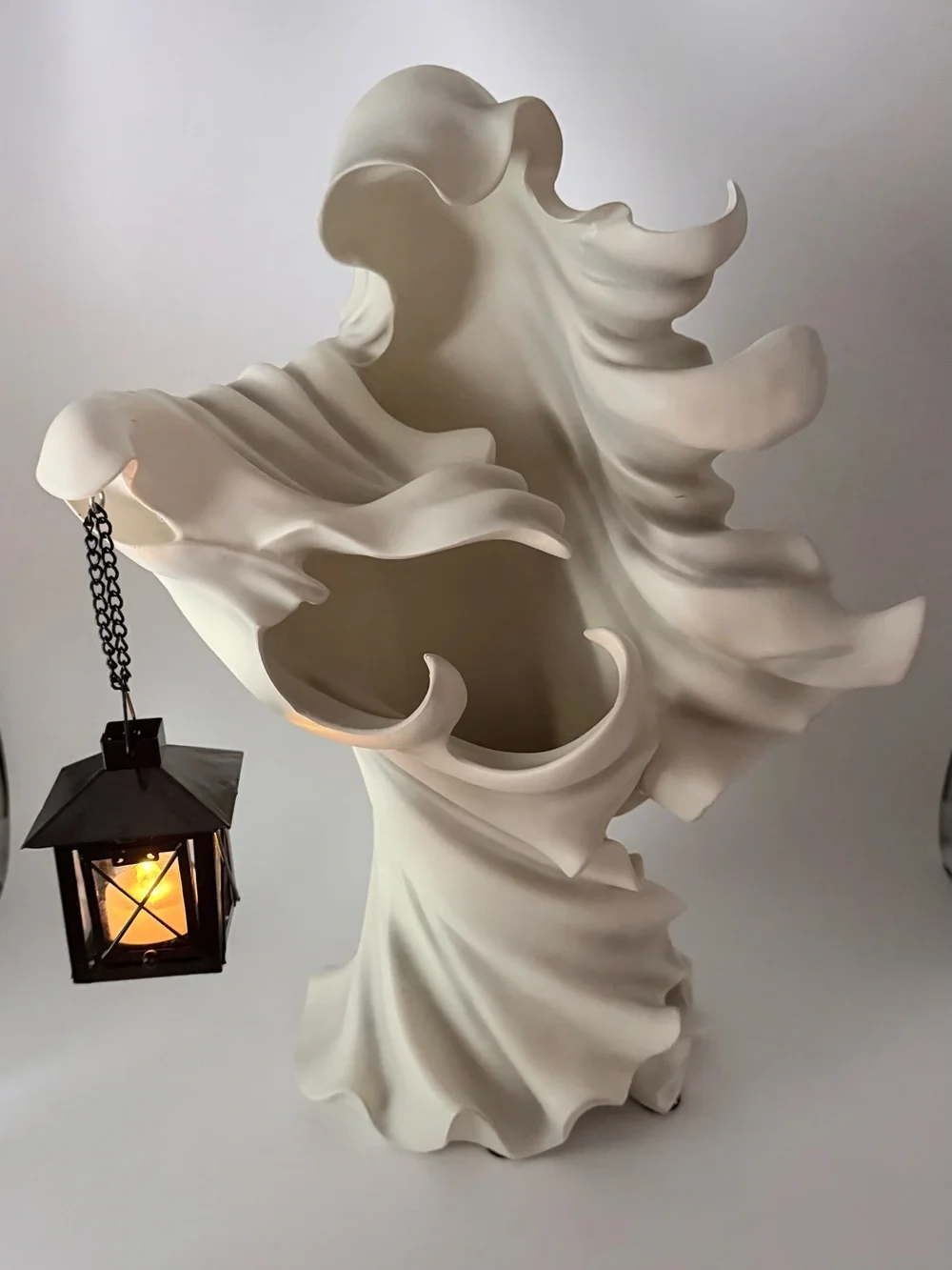 18” Spooky Authentic Cracker Barrel Wraith Ghost Statue With Lantern & Candle